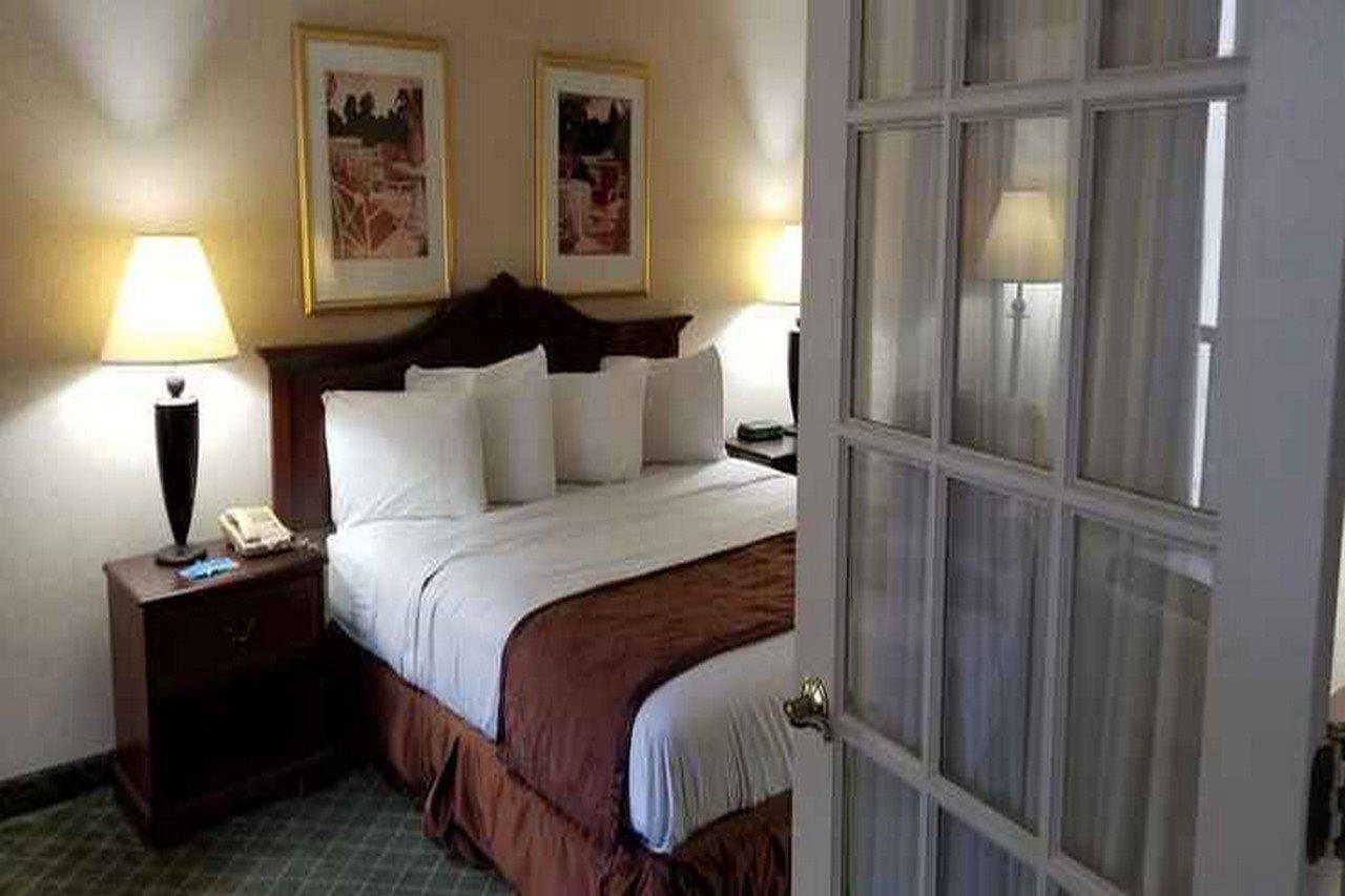 Clarion Inn & Suites ฟลอเรนซ์ ภายนอก รูปภาพ