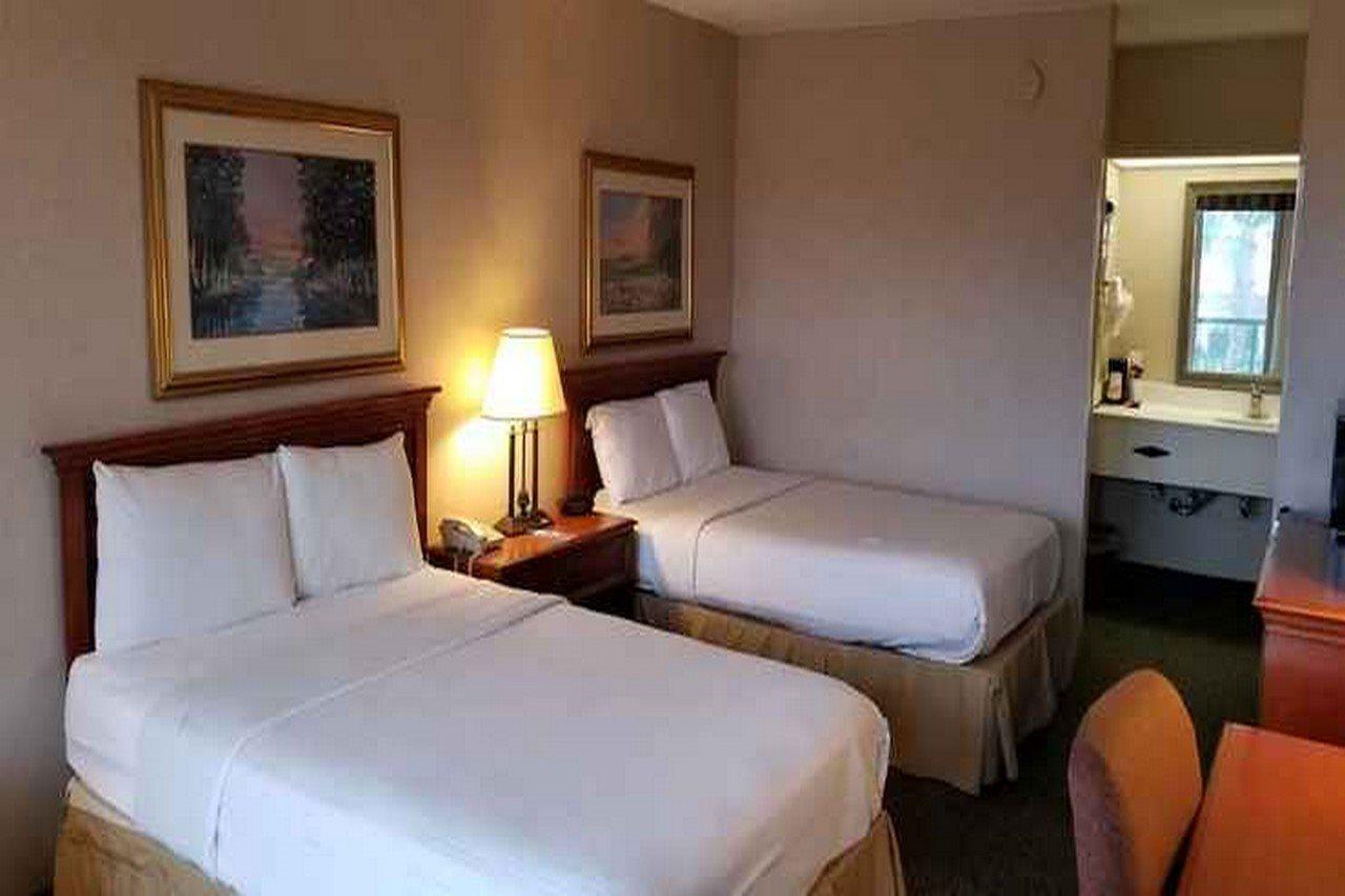 Clarion Inn & Suites ฟลอเรนซ์ ภายนอก รูปภาพ