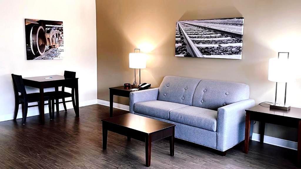 Clarion Inn & Suites ฟลอเรนซ์ ภายนอก รูปภาพ