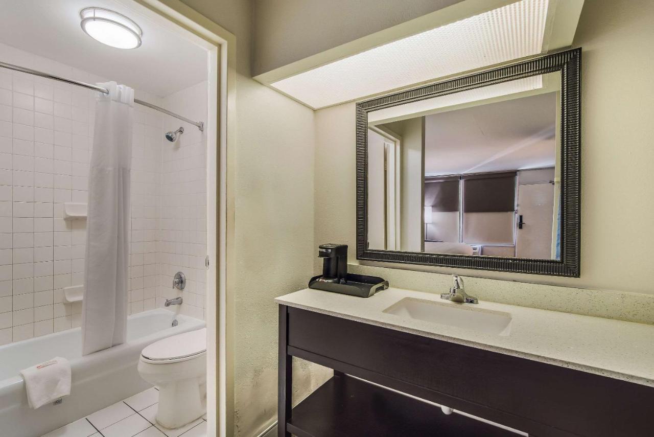 Clarion Inn & Suites ฟลอเรนซ์ ภายนอก รูปภาพ