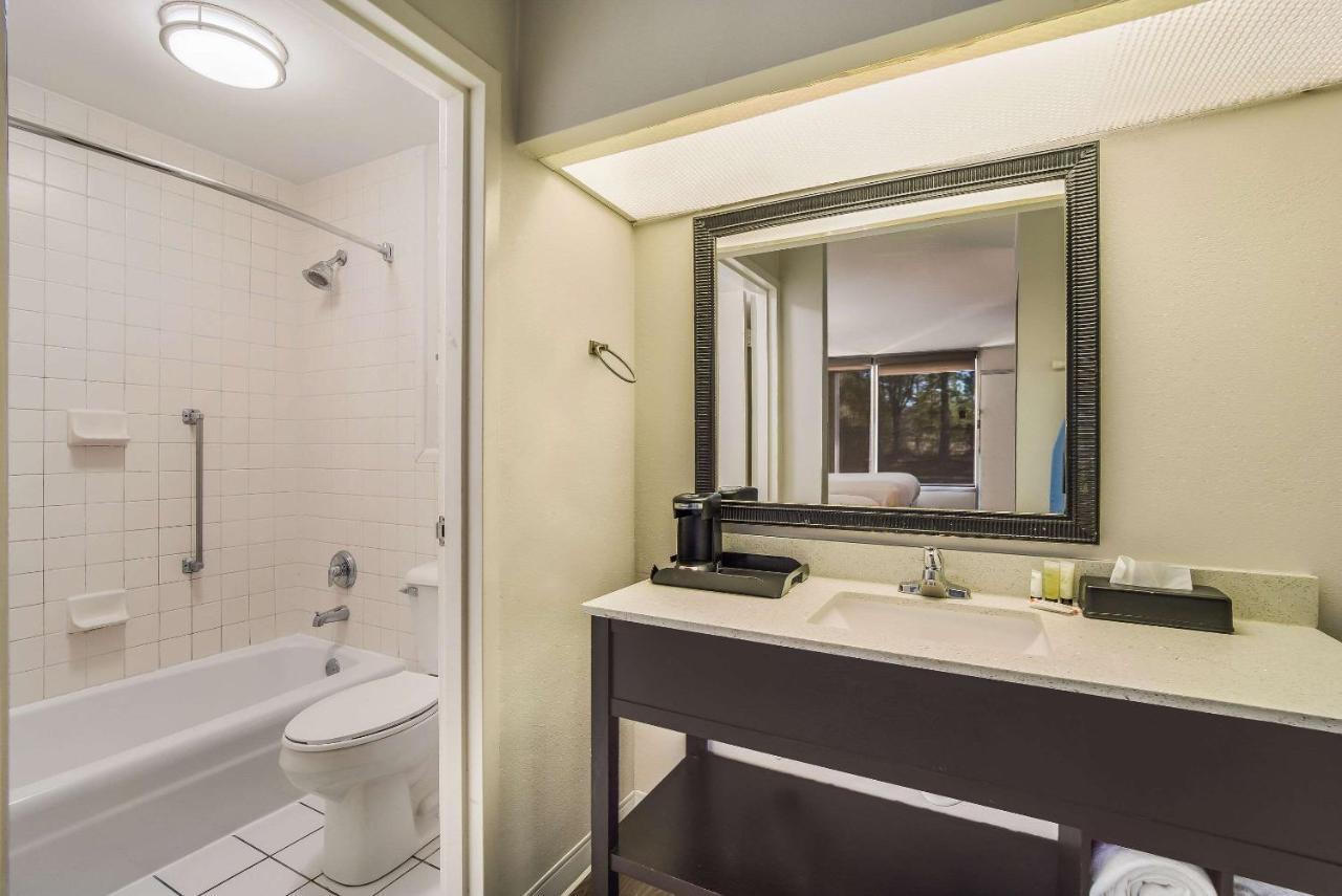 Clarion Inn & Suites ฟลอเรนซ์ ภายนอก รูปภาพ