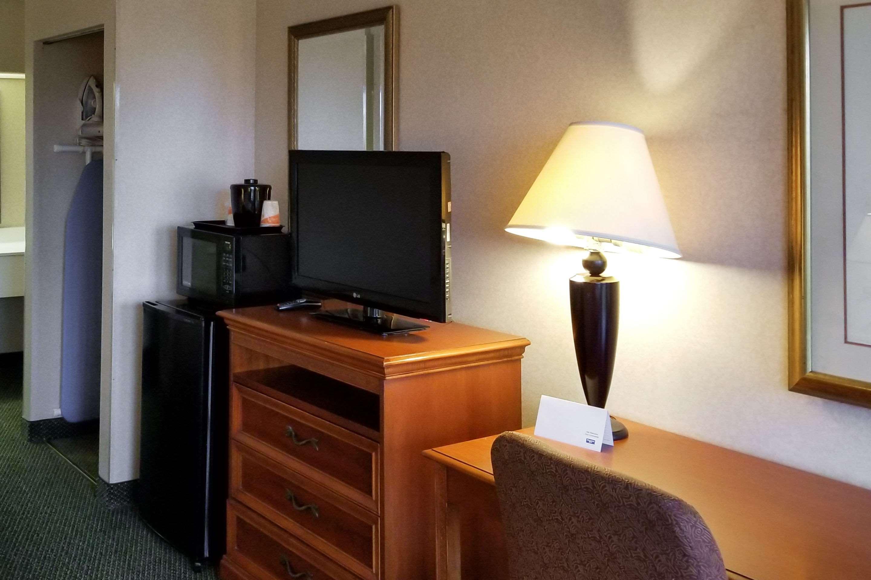 Clarion Inn & Suites ฟลอเรนซ์ ภายนอก รูปภาพ