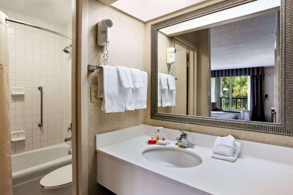 Clarion Inn & Suites ฟลอเรนซ์ ภายนอก รูปภาพ