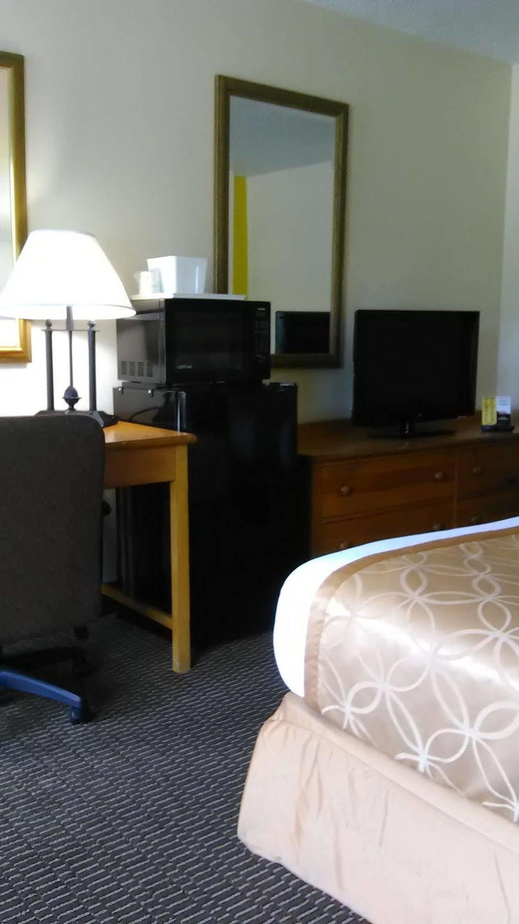 Clarion Inn & Suites ฟลอเรนซ์ ภายนอก รูปภาพ